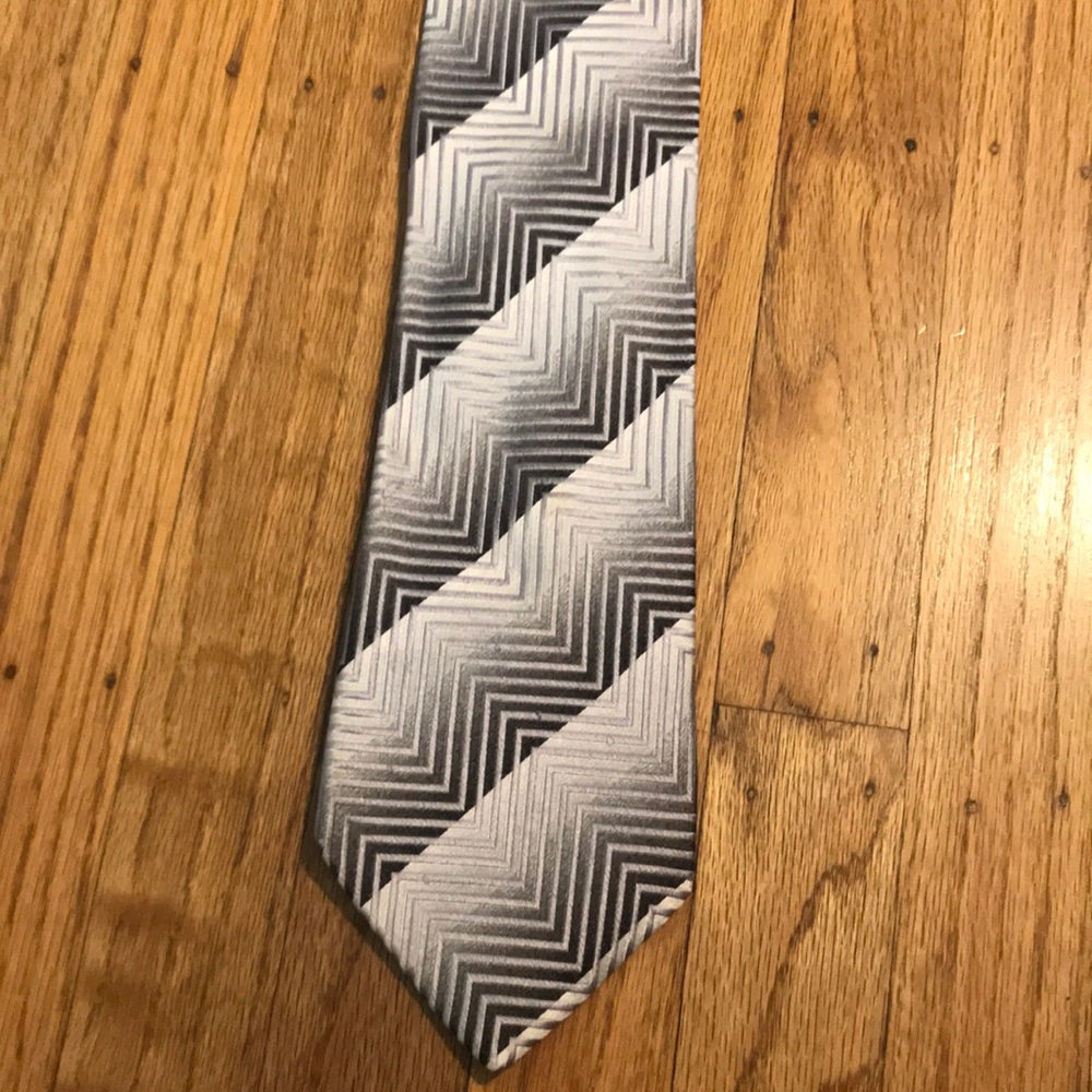 BACHRACH tie